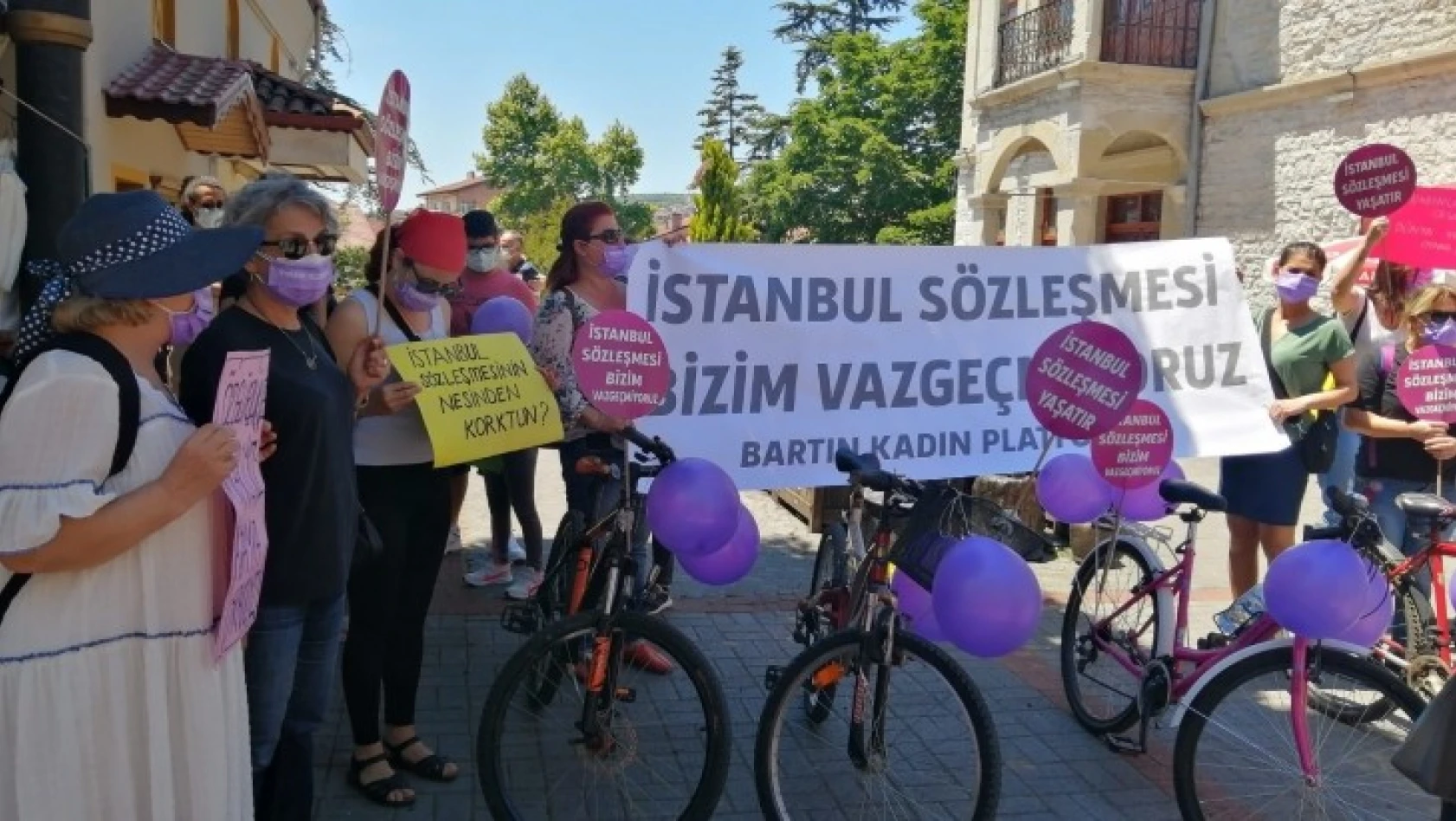 'İstanbul Sözleşmesi Bizim, Vazgeçmiyoruz'