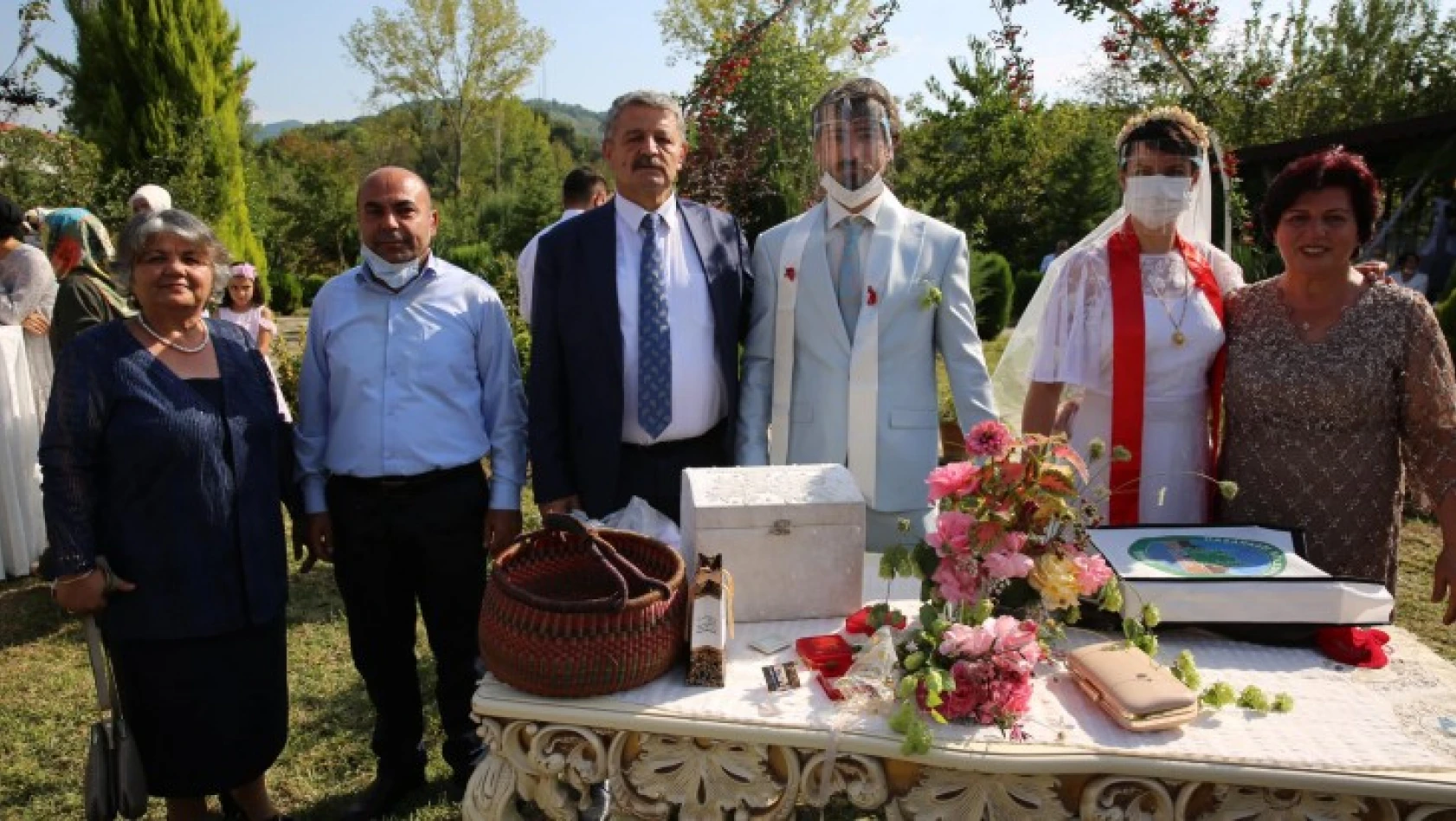 Kozcağız eski Belediye Başkanı Meliha Okutay, oğlunu evlendirdi