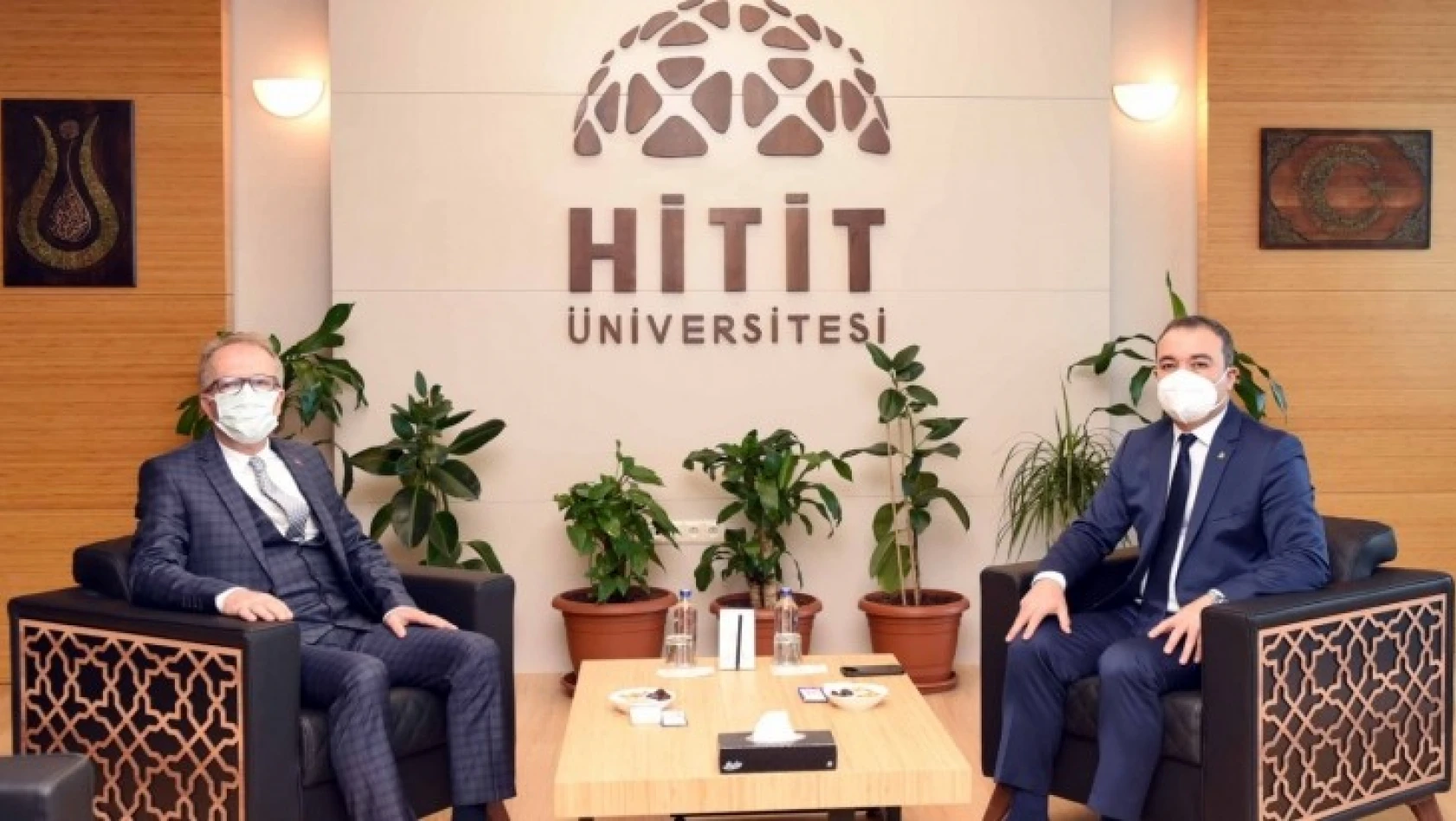 Rektör Uzun, Hitit Üniversitesi Rektörü Öztürk'ü ziyaret etti