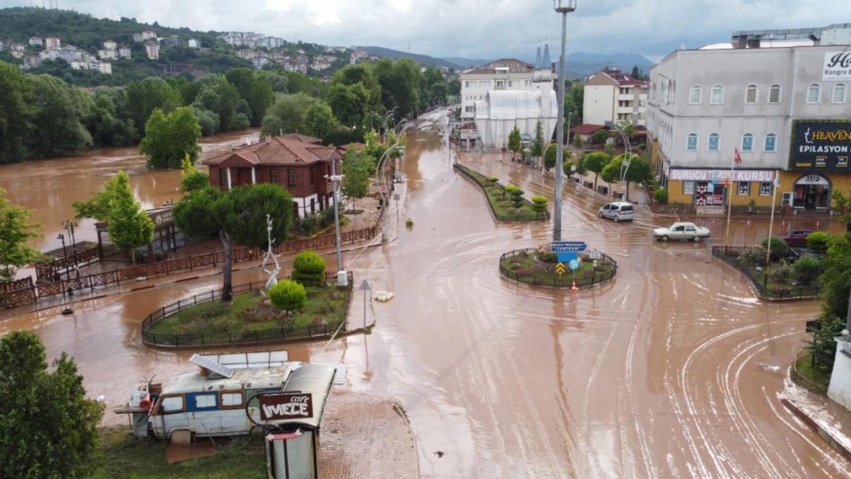 Sel sonrası yapısal hasarlar için raporlar 30 gün süreyle askıya çıkarıldı