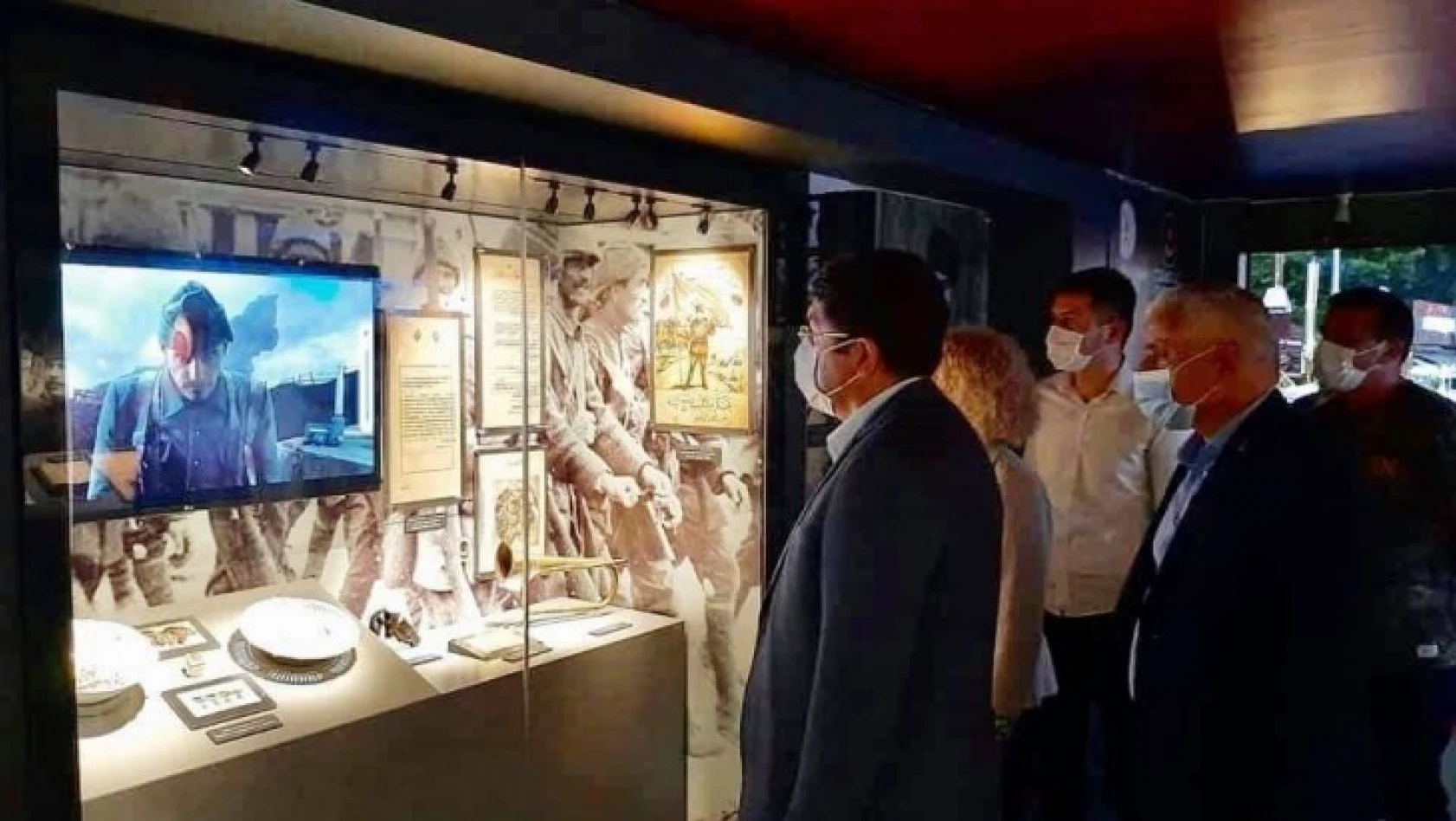 Tunç Çanakkale Savaşları Mobil Müzesini ziyaret etti