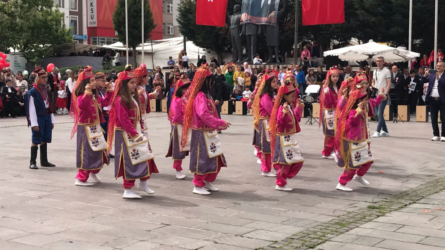 Türkiye'nin gelecekleri 23 Nisan'ı kutladı