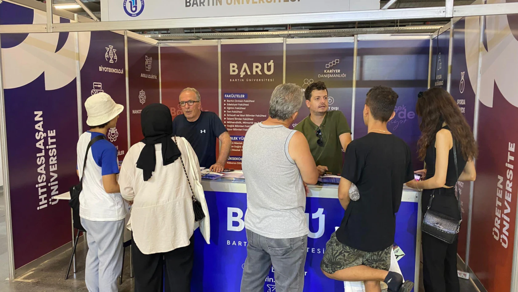 Uzun, İstanbul'da aday öğrencilerle bir araya geldi