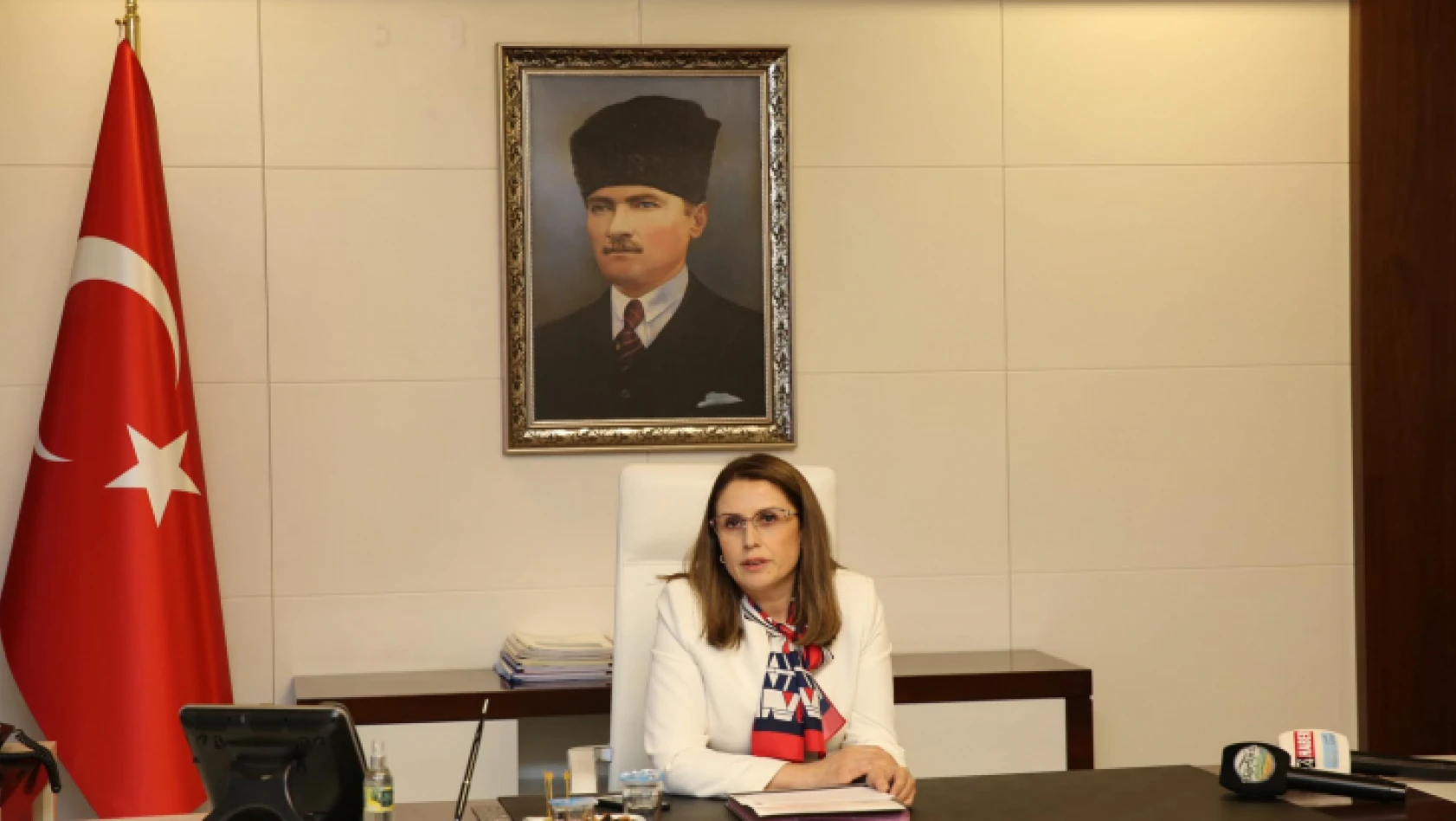 Vali Nurtaç Arslan 19 Mayıs'ı  kutladı