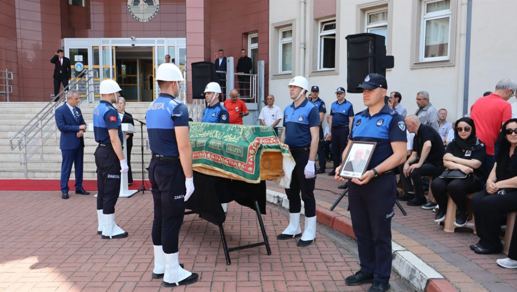 10 yıl görev yaptığı Bartın Belediyesi'nde tören düzenlendi