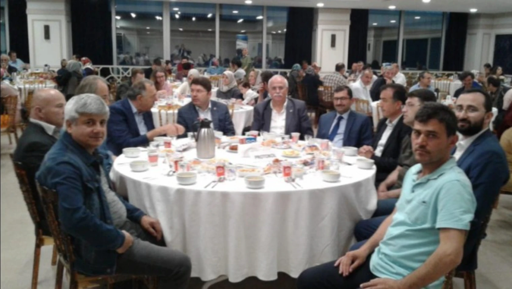 Tunç, Üsküdar'daki Bartın derneklerinin iftarına katıldı