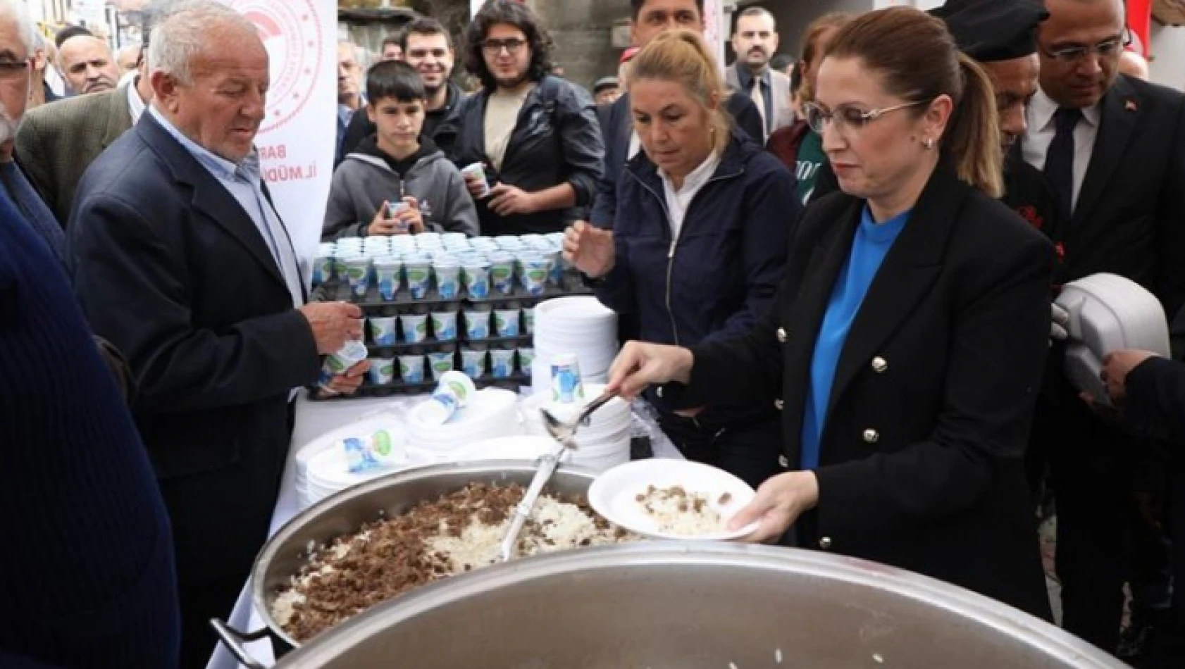 Protokolden halka etli pilav ikramı