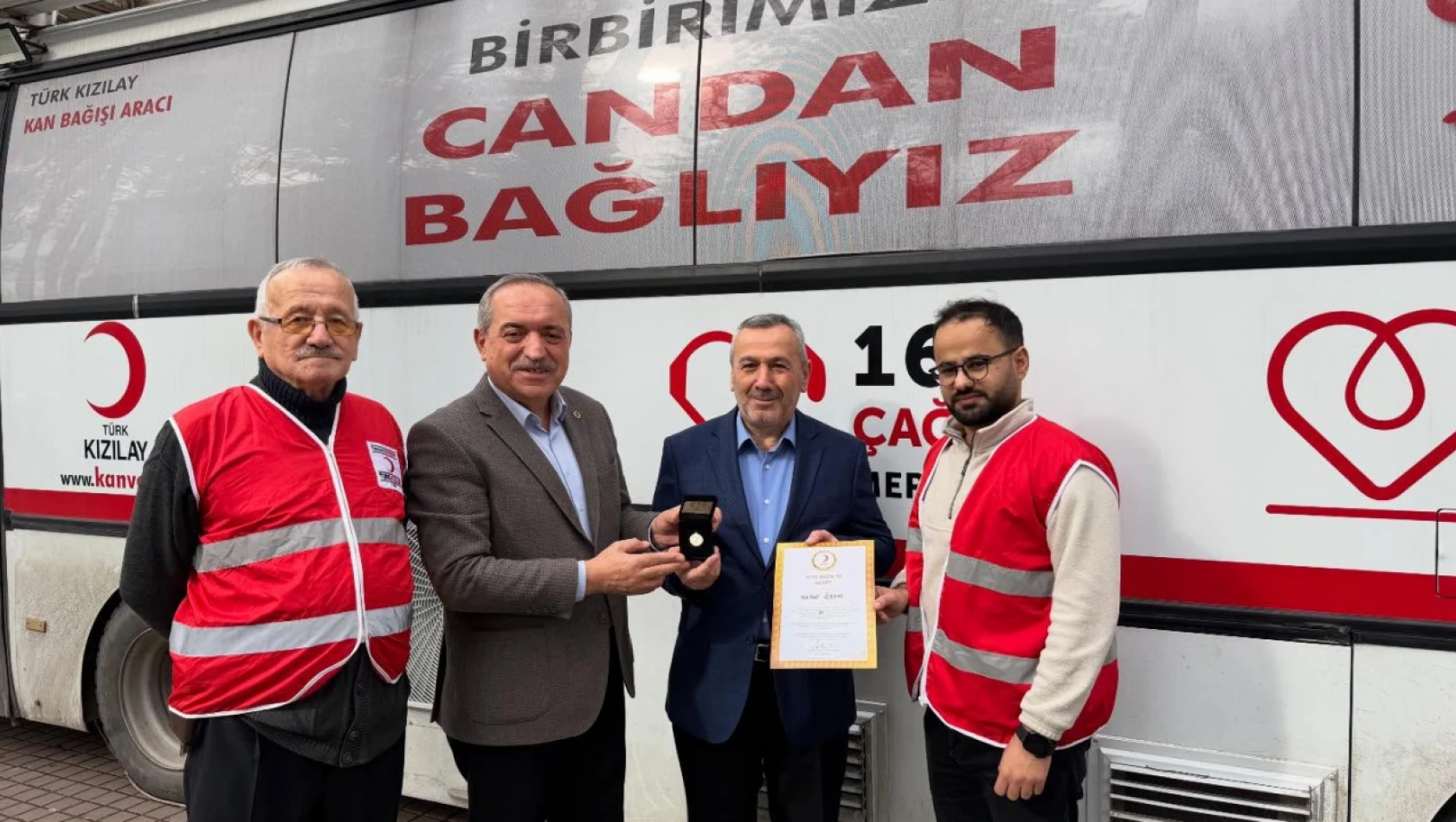 Ulus'ta Örnek Bağışçıya Altın Madalya