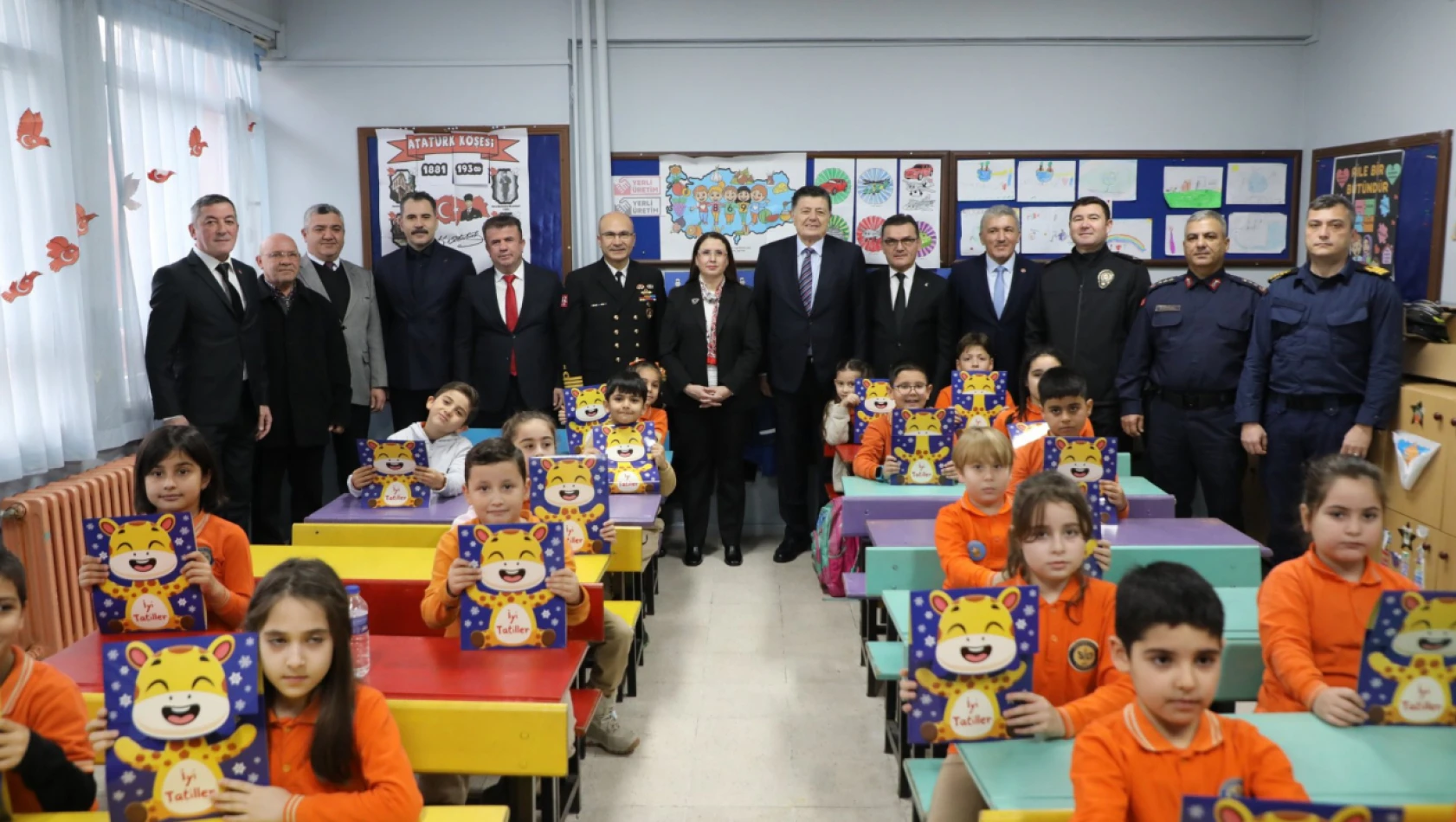 Vali Arslan Öğrencilerin Karne Sevincine Ortak Oldu