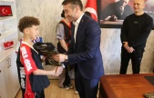 Şampiyonlardan İl Müdürü Akkaş'a ziyaret