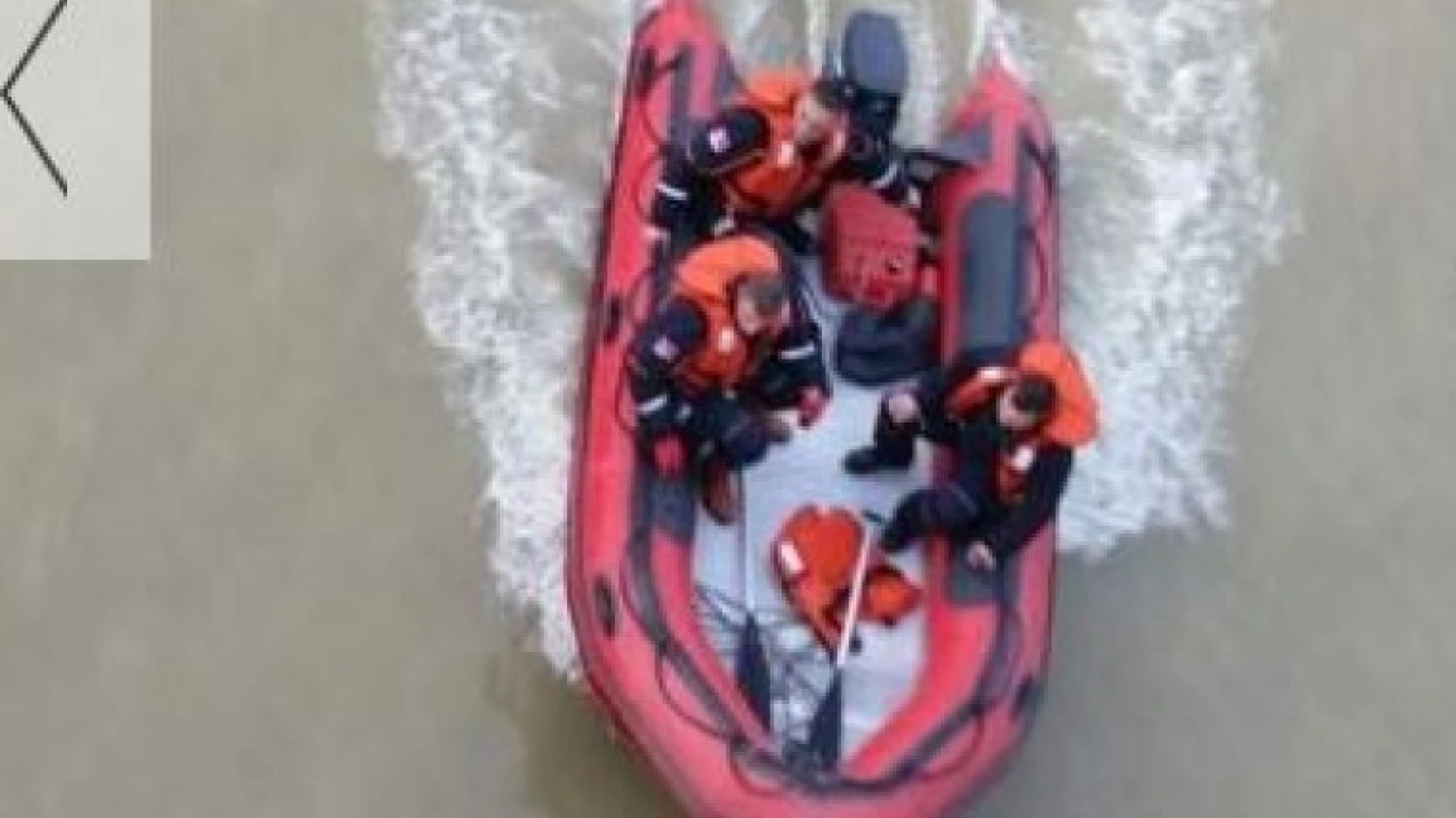 Sular yükselince mahsur kaldılar