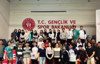 Badminton Turnuvası Spor ve Dostluğu Buluşturdu