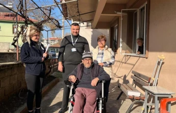 Bartın Belediyesi'nden İhtiyaç Sahibi Vatandaşa Akülü Sandalye