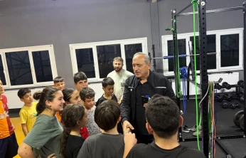 Başkan Uzun'dan Minik Pehlivanlara Ziyaret