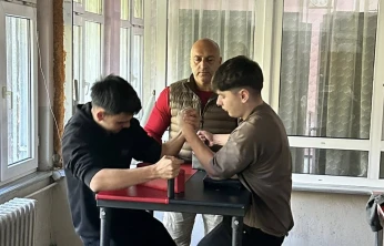 Genç Sporcular Bilek Gücünü Gösterdi