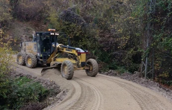 Özel İdare'den Köy Yollarında Yoğun Mesai
