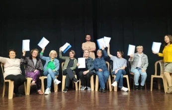 Sahne Işıkları Emekliler İçin Yandı