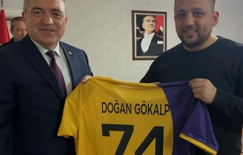 Ulus'ta Meclis Toplantısı Forma Hediyesiyle Tamamlandı