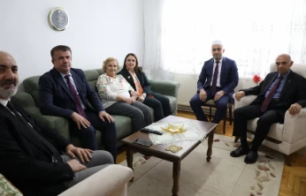 Vali Arslan'dan Şehit Ailesine Öğretmenler Günü Ziyareti