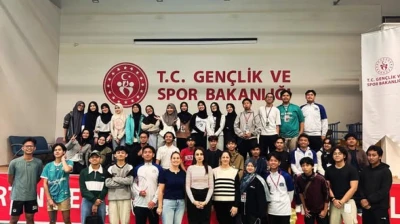 Badminton Turnuvası Spor ve Dostluğu Buluşturdu