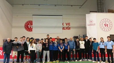 Gençler Masa Tenisinde Kıyasıya Mücadele