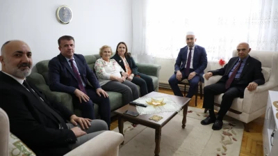 Vali Arslan'dan Şehit Ailesine Öğretmenler Günü Ziyareti