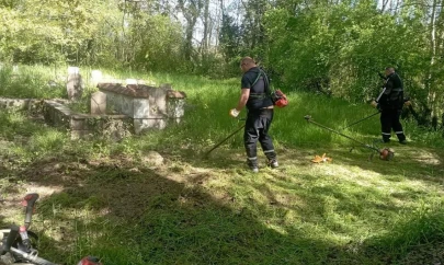 Mezarlıklarda bayram temizliği başladı