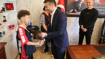 Şampiyonlardan İl Müdürü Akkaş'a ziyaret