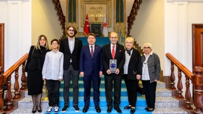 Tunç'tan Bartın Gazetesi Sahibi Esen Aliş'e tebrik