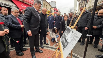 Bartın Belediyesi Deprem Şehitlerini Dualar ve Karanfillerle Andı
