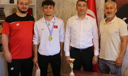 Şampiyon Karateciden Akkaş'a ziyaret