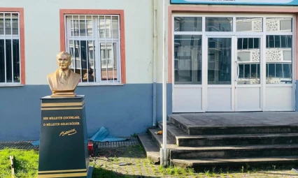 Şehit Ahmet Seçen RAM'deki Atatürk Büstü Yenilendi