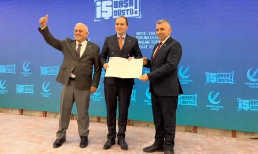 Yeniden Refah'ta Bayrak Değişimi