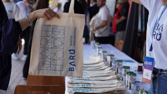 Öğrencileri otogarda Rektör Akkaya karşıladı