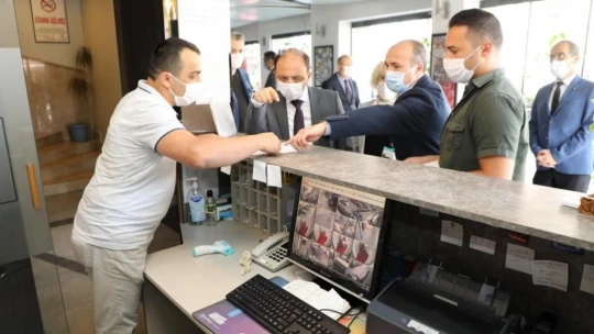Güner'den Amasra'da korona denetimleri