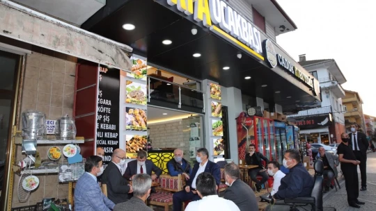 Başkan Akın, Kozcağız beldesinde esnaf gezdi