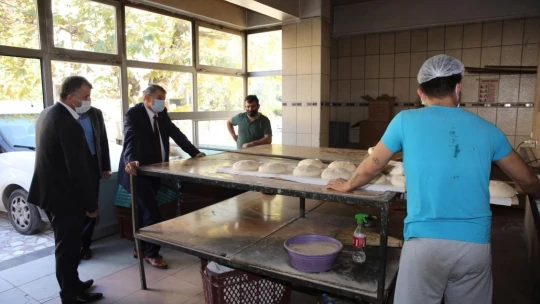 Başkan Akın, Kozcağız beldesinde esnaf gezdi