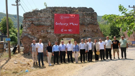 Amasra'da tarihe ışık tutan kazılar yerinde incelendi