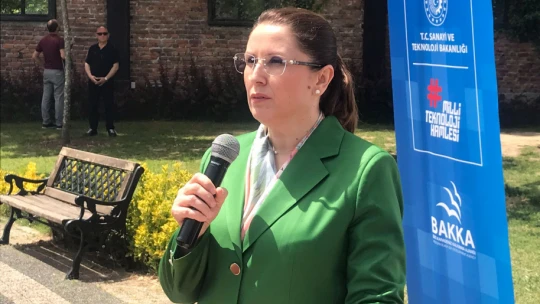 Vali önlüğü giydi, yağlı gözleme yaptı