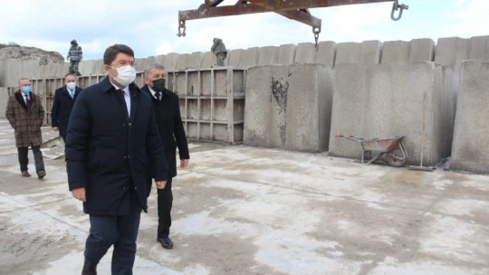 Tunç, Amasra Mendirek onarım inşaatını ziyaret etti
