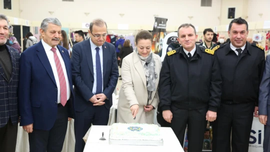 Polis eşlerinden anlamlı kermes