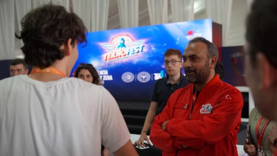 BARÜ Rektörü TEKNOFEST'te Bilim ve Teknoloji Tutkunlarıyla Buluştu