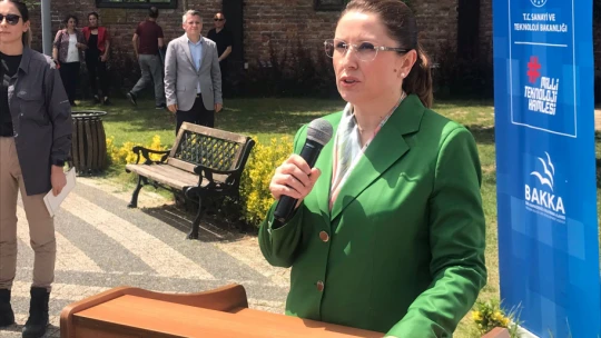 Vali önlüğü giydi, yağlı gözleme yaptı