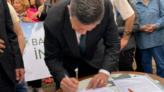 CAM VE BETON DUVARLARA KARŞI İMZA KAMPANYASI