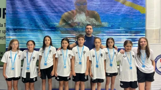 Minik Yüzücüler Konya'dan madalyalarla döndü
