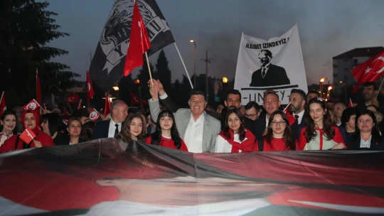 19 Mayıs coşkusu sokaklara taştı