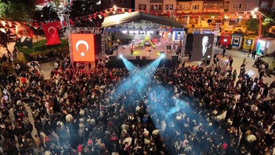 19 Mayıs coşkusu sokaklara taştı