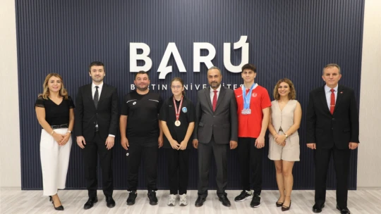 Başarılı Sporcular, Rektör Akkaya ile Bir Araya Geldi