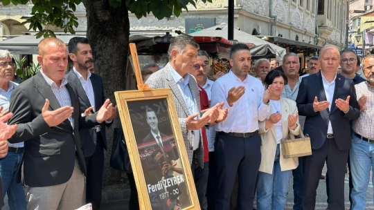 Bartın'da Ferdi Zeyrek anısına lokma ikram edildi