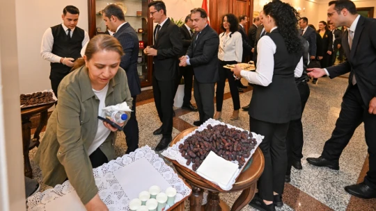 Tunç'tan Personele Hurma ve Zemzem İkramı